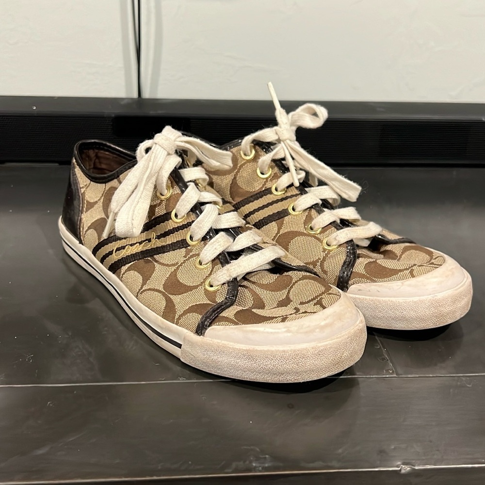 Coach shoe. 8.5